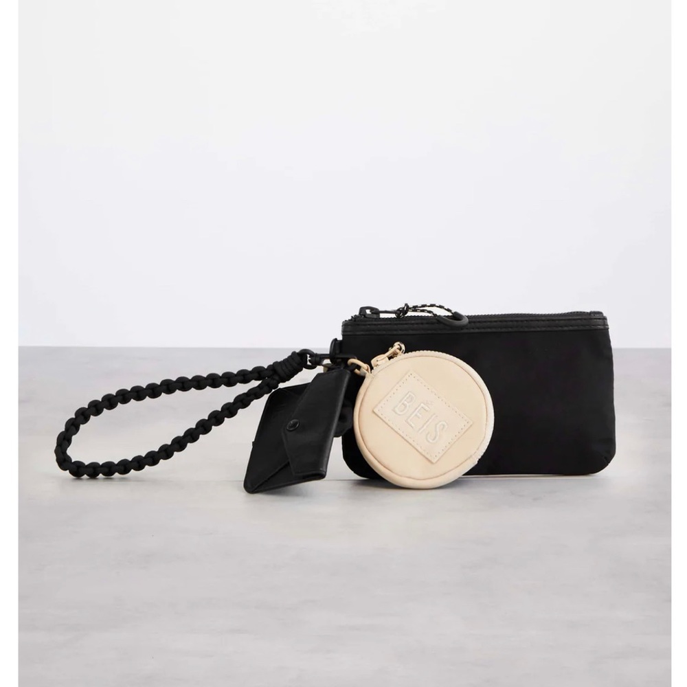 BEIS sport wristlet set